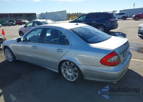 2008 Mercedes-Benz E 550 z USA, uszkodzony, nr VIN WDBUF72X18B329890